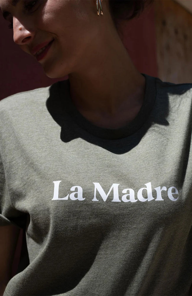 
                  
                    T-shirt la Madre Kaki
                  
                