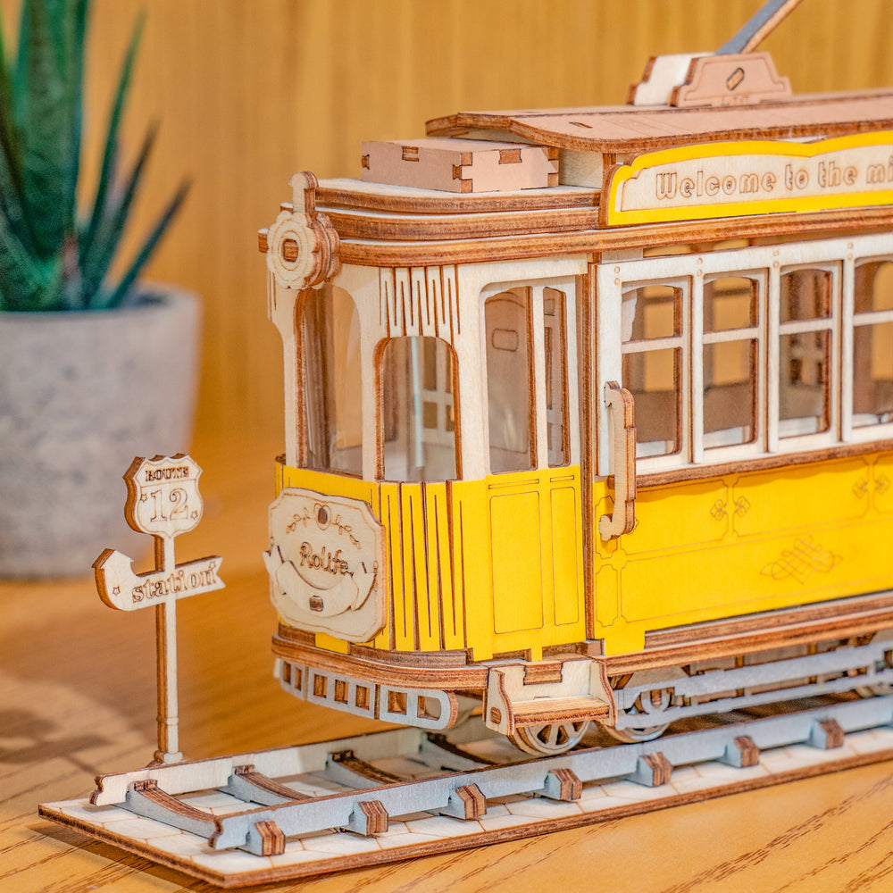 
                  
                    Maquette en Bois - Tramway
                  
                