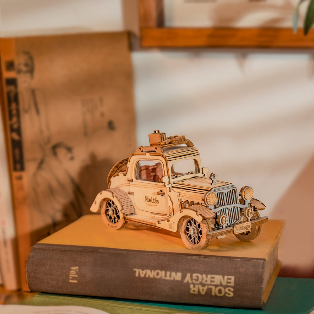 
                  
                    Maquette en Bois - Voiture Vintage
                  
                