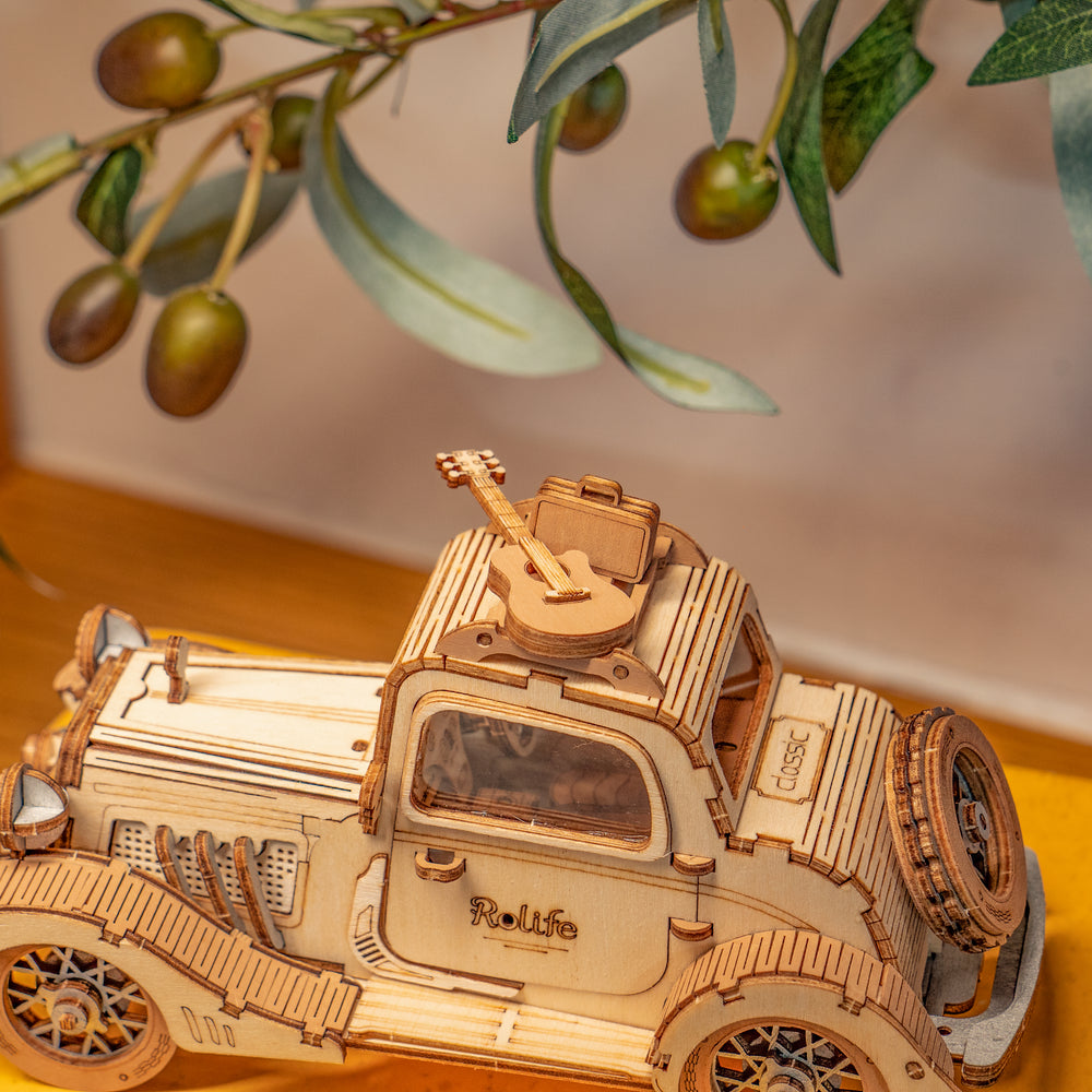 
                  
                    Maquette en Bois - Voiture Vintage
                  
                