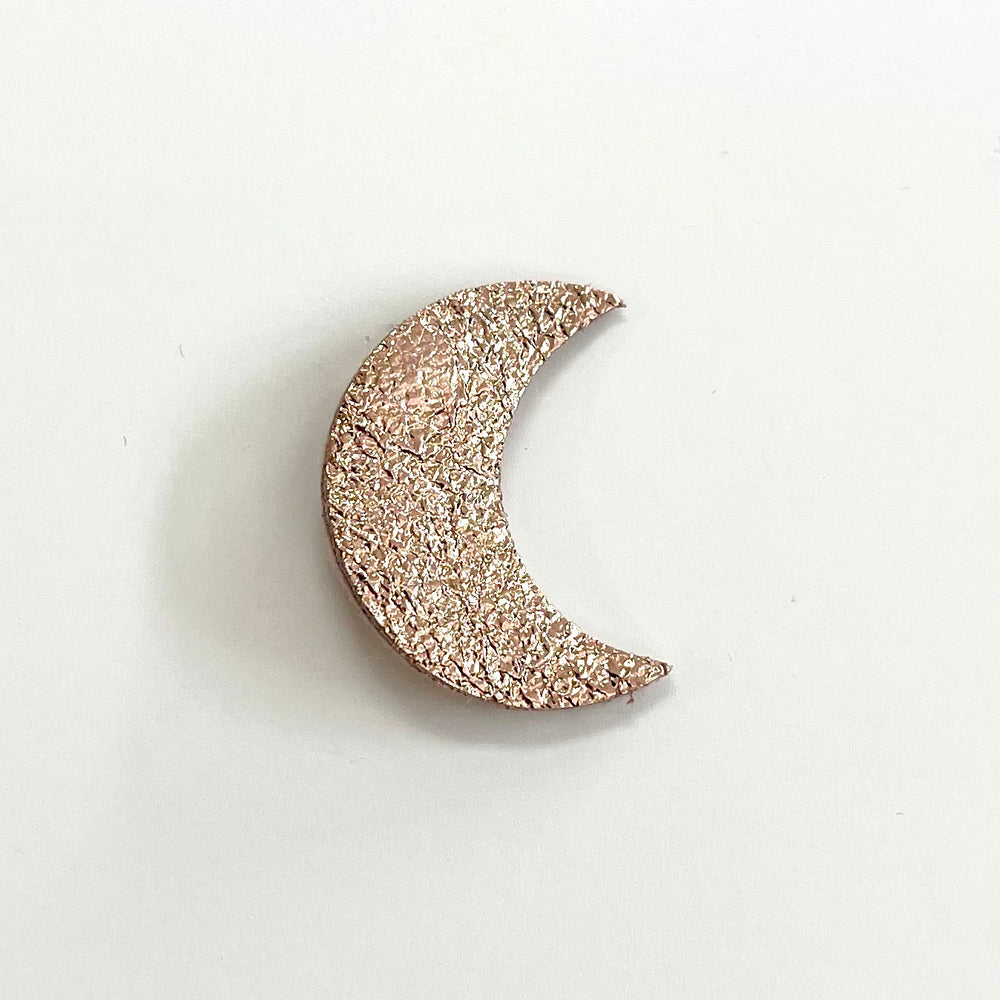 
                  
                    Broche en cuir - Lune
                  
                