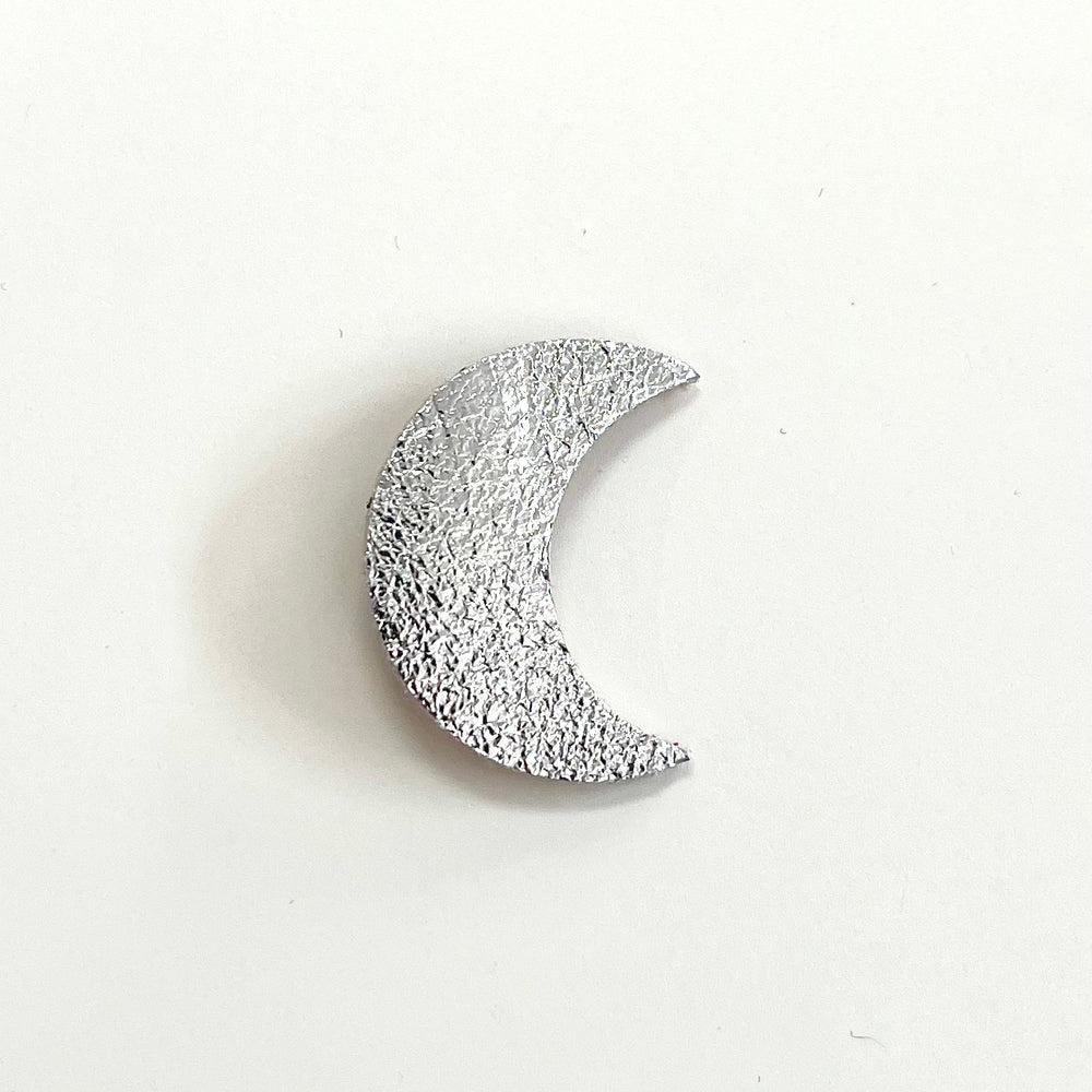 
                  
                    Broche en cuir - Lune
                  
                