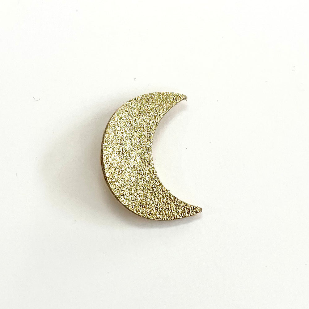 
                  
                    Broche en cuir - Lune
                  
                