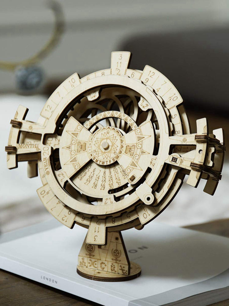 
                  
                    Maquette en Bois - Calendrier Perpétuel
                  
                