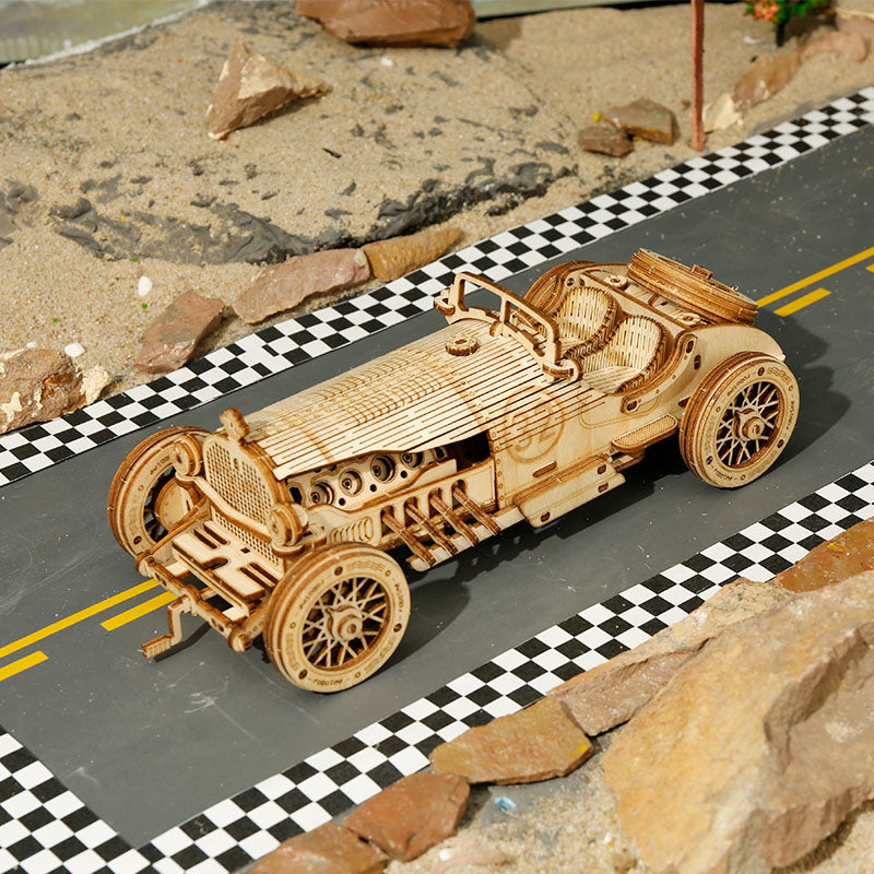 
                  
                    Maquette en Bois - Voiture Grand Prix Vintage
                  
                