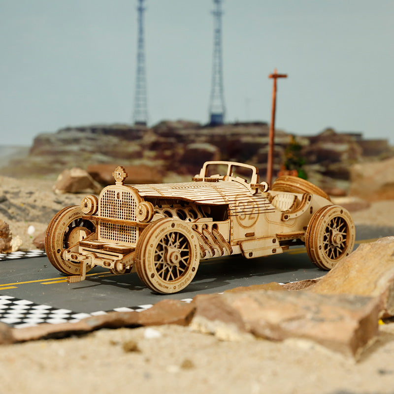 
                  
                    Maquette en Bois - Voiture Grand Prix Vintage
                  
                