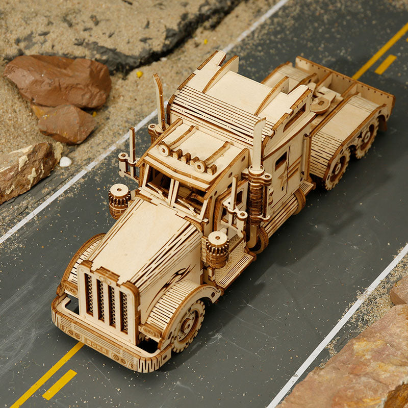 
                  
                    Maquette en Bois - Camion Américain
                  
                