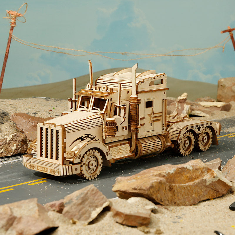 
                  
                    Maquette en Bois - Camion Américain
                  
                