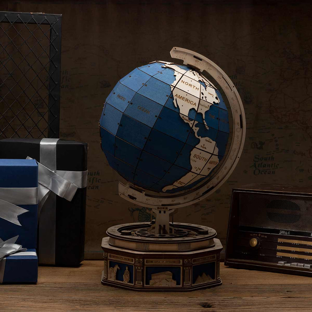 
                  
                    Maquette en Bois - Le Globe
                  
                